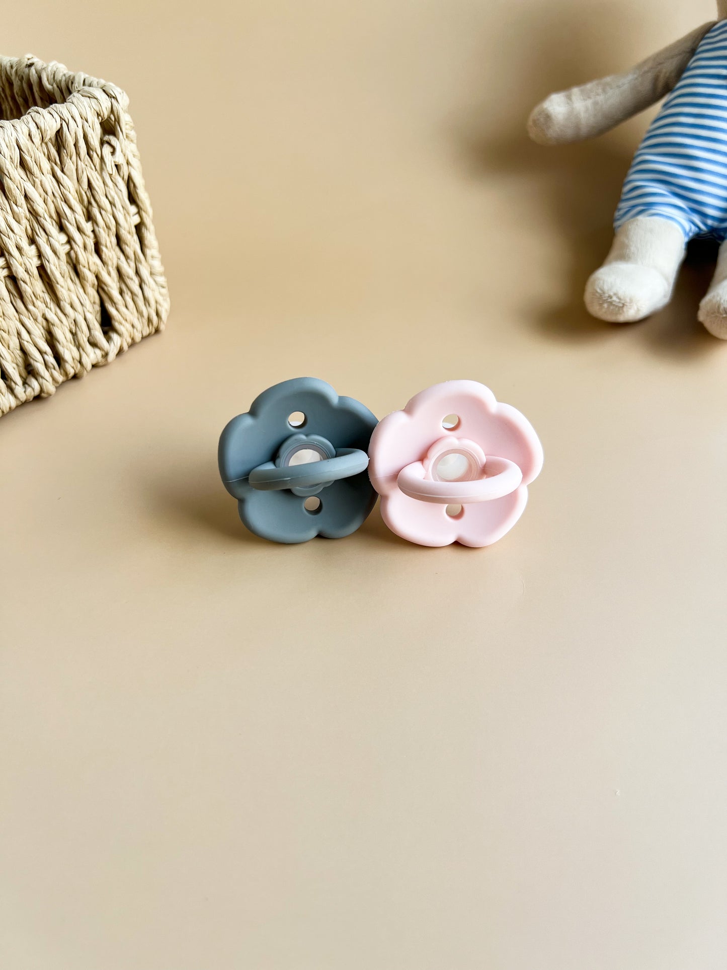 SILICONE PACIFIER “DAISY”,set of 2