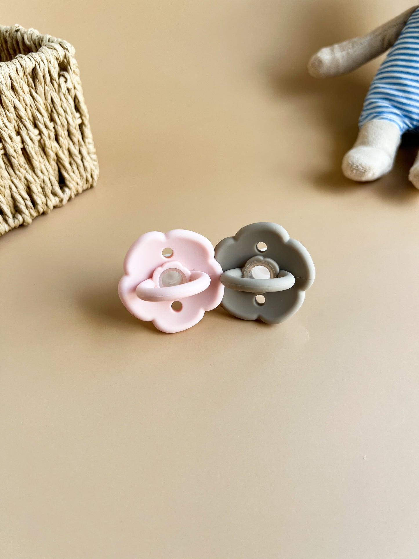 SILICONE PACIFIER “DAISY”,set of 2